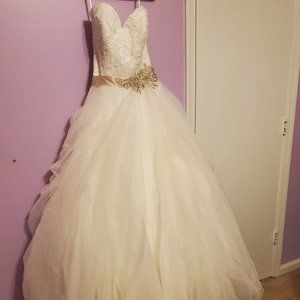 Sweetheart tulle ballgown, wedding dress